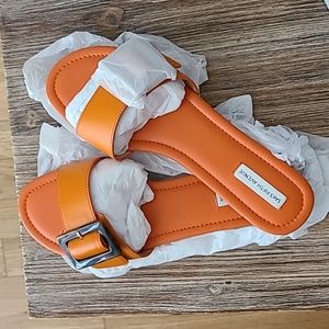 BRAND NEW - flat leather sandals